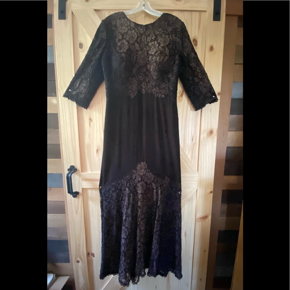 Size 14/16 brown/black lace long dress. 3/4 sleeves. Never worn. Built in cups
